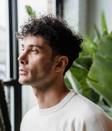 How to maintain privacy and discretion throughout the hair restoration process?