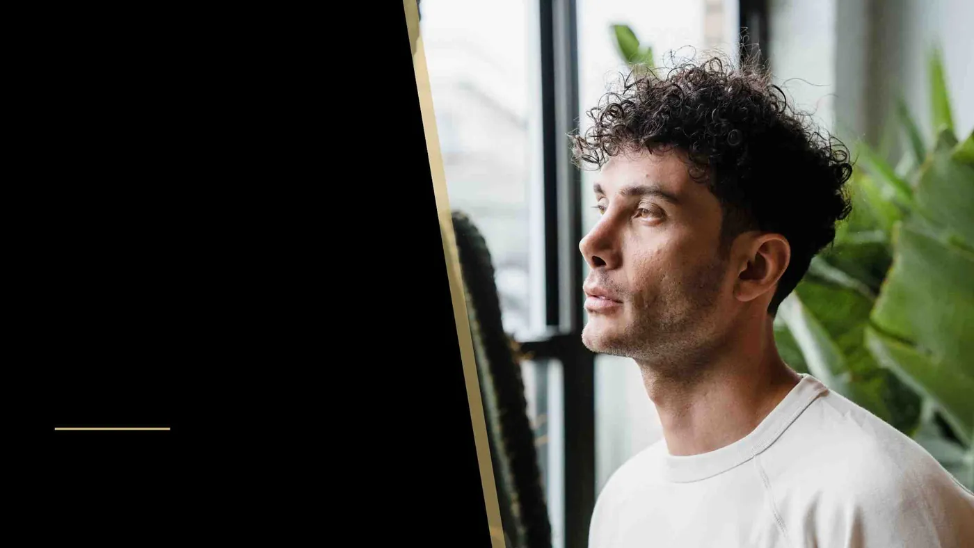 How to maintain privacy and discretion throughout the hair restoration process?
